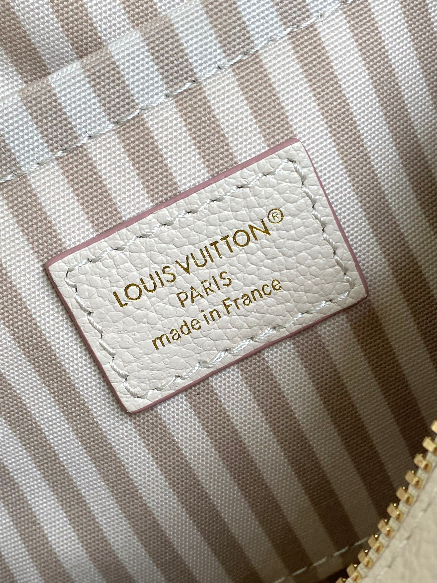 Louis Vuitton Speedy Bandoulière 20 Handbag in Beige Monogram Empreinte Leather - Image 10
